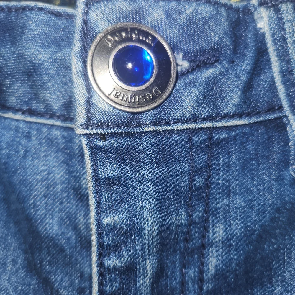 Jeans - Picture 2 of 5